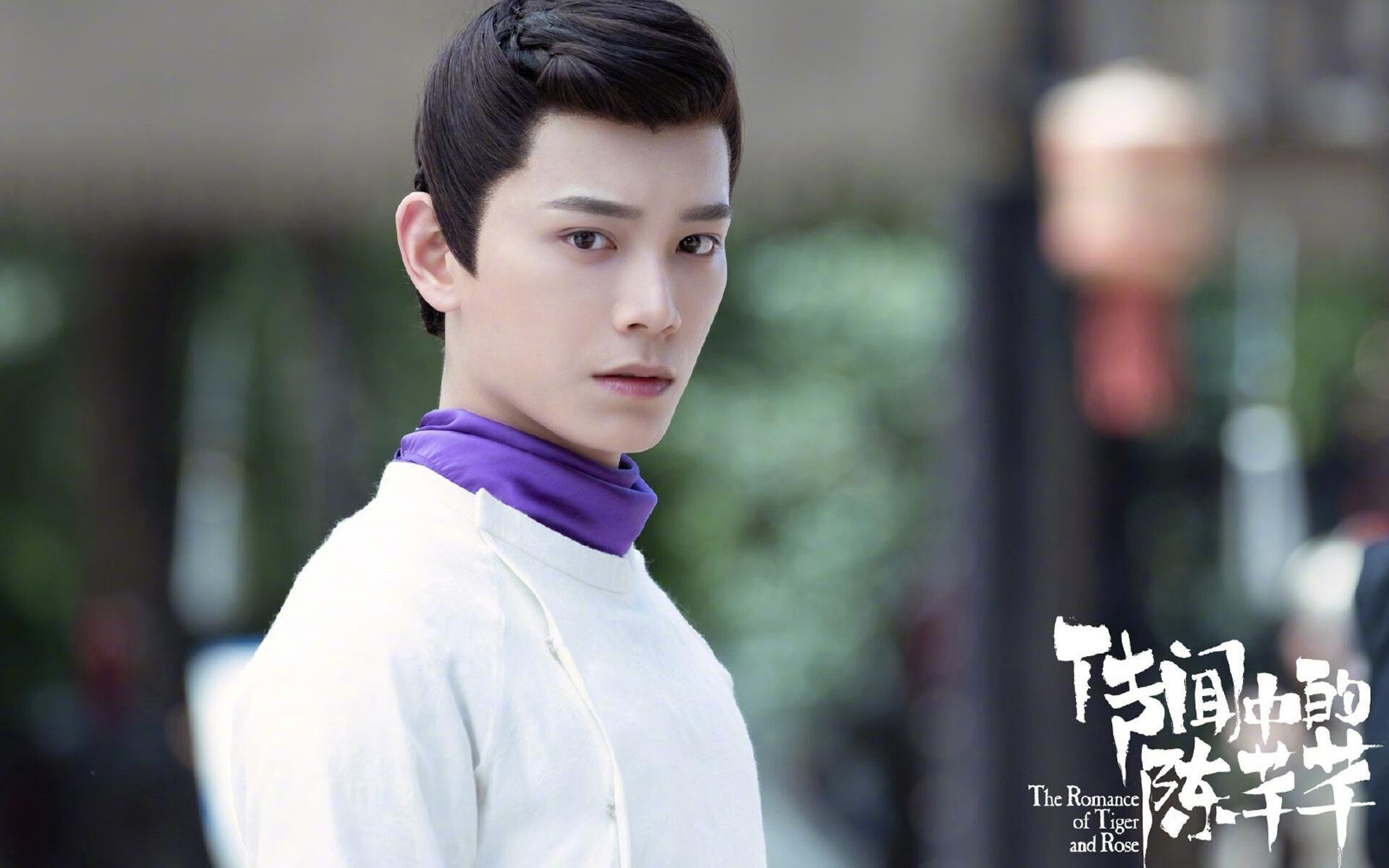 -中国足球职业联赛举办新型线上赛事活动，中国实行足球职业联赛