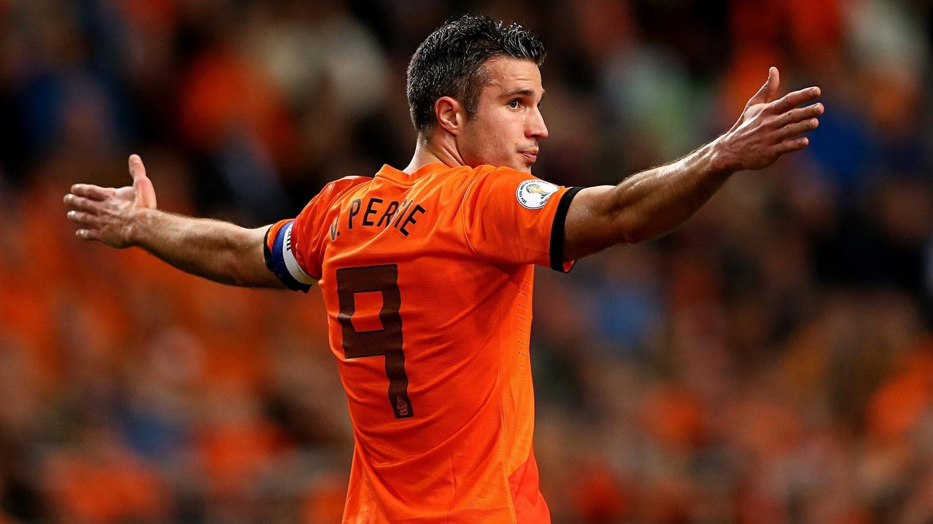 内部竞争激烈，阵容磨合需加强，内部竞争的例子